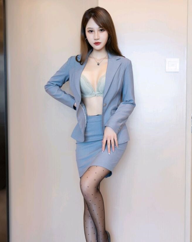 JUNY-096-C 昼下がりはド暇過ぎて…発情ヤリマン爆乳妻が淫乱コスで突撃挑発！肉棒むしゃぶり中出しSEX！