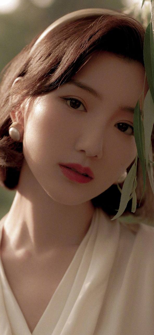 Nubile宝贝在穿着性感丝袜的时候乱搞了她的情人然后把他吸