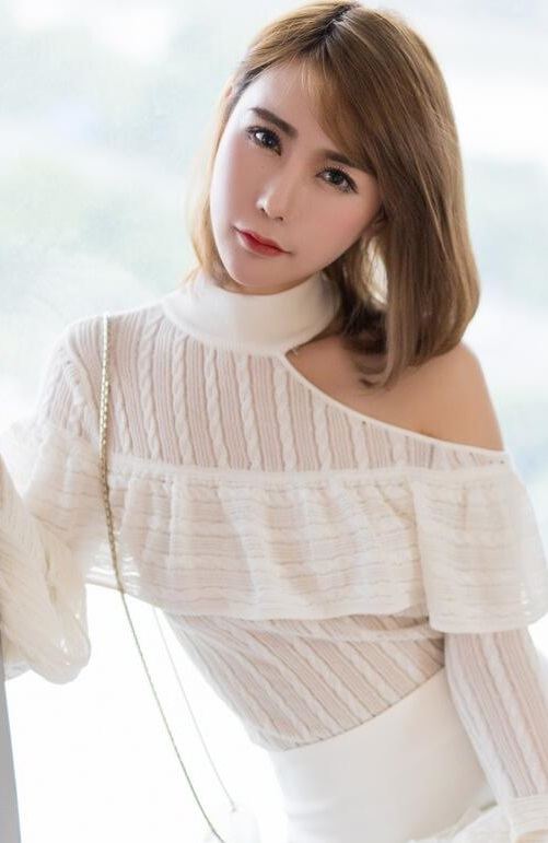 沉迷黑人大屌的爆乳女教师 黑超大屌留学生怒操丰臀粉穴 高跟黑