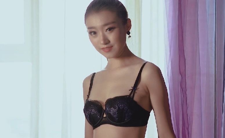 掀起岳裙子从后面挺进去日本电影